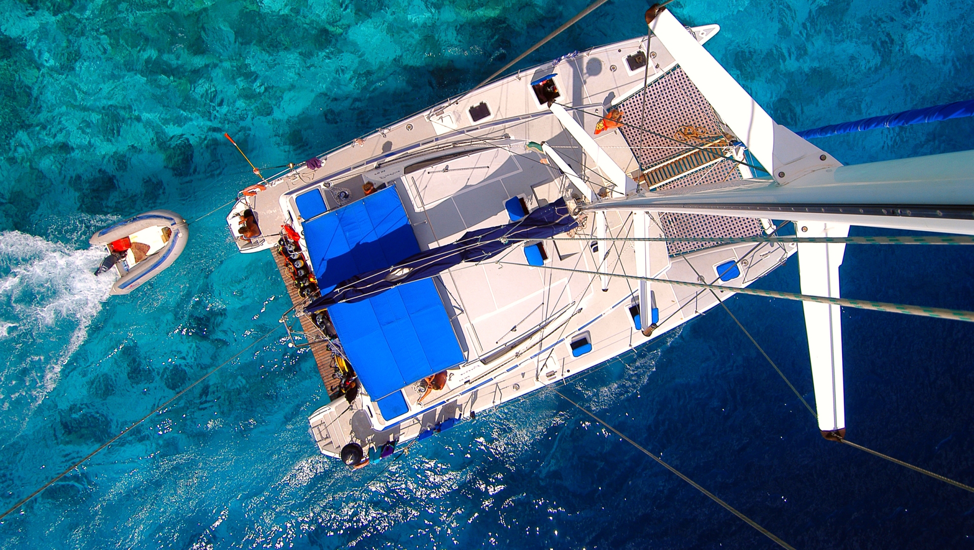 Wszystko, co trzeba wiedzieć o czarterowaniu jachtu w Grecji