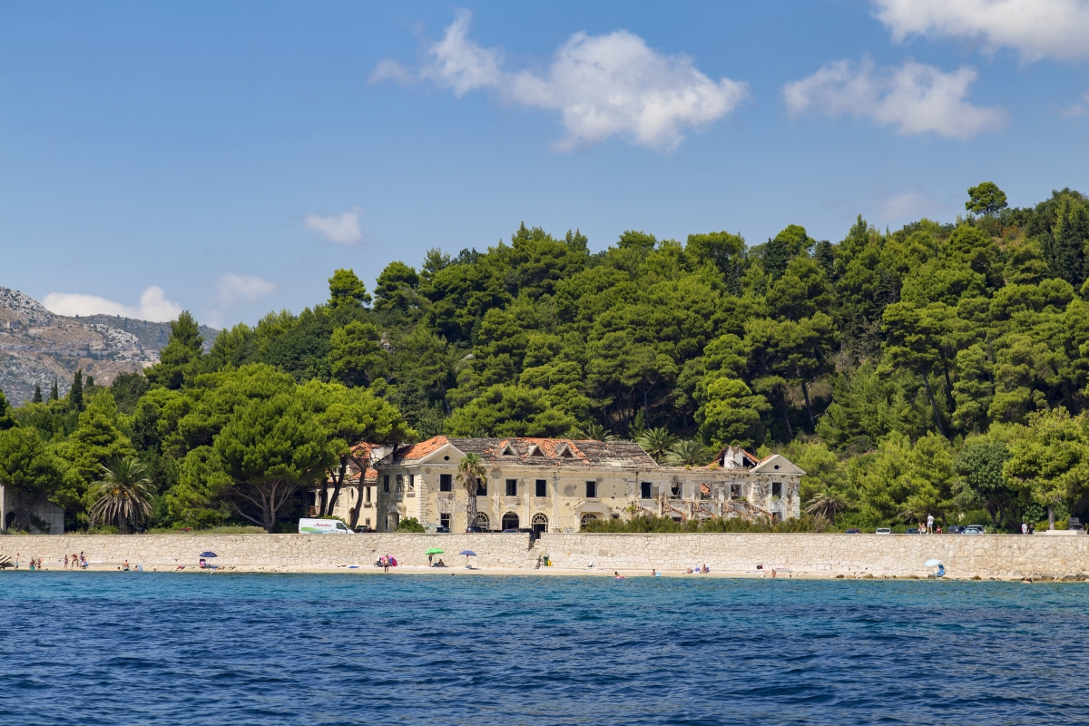 chorwacja, jachty, czarter, raj, pro-skippers, dalmacja, charter, kupari, opuszczone hotele, Co zwiedzić w Chorwacji? 