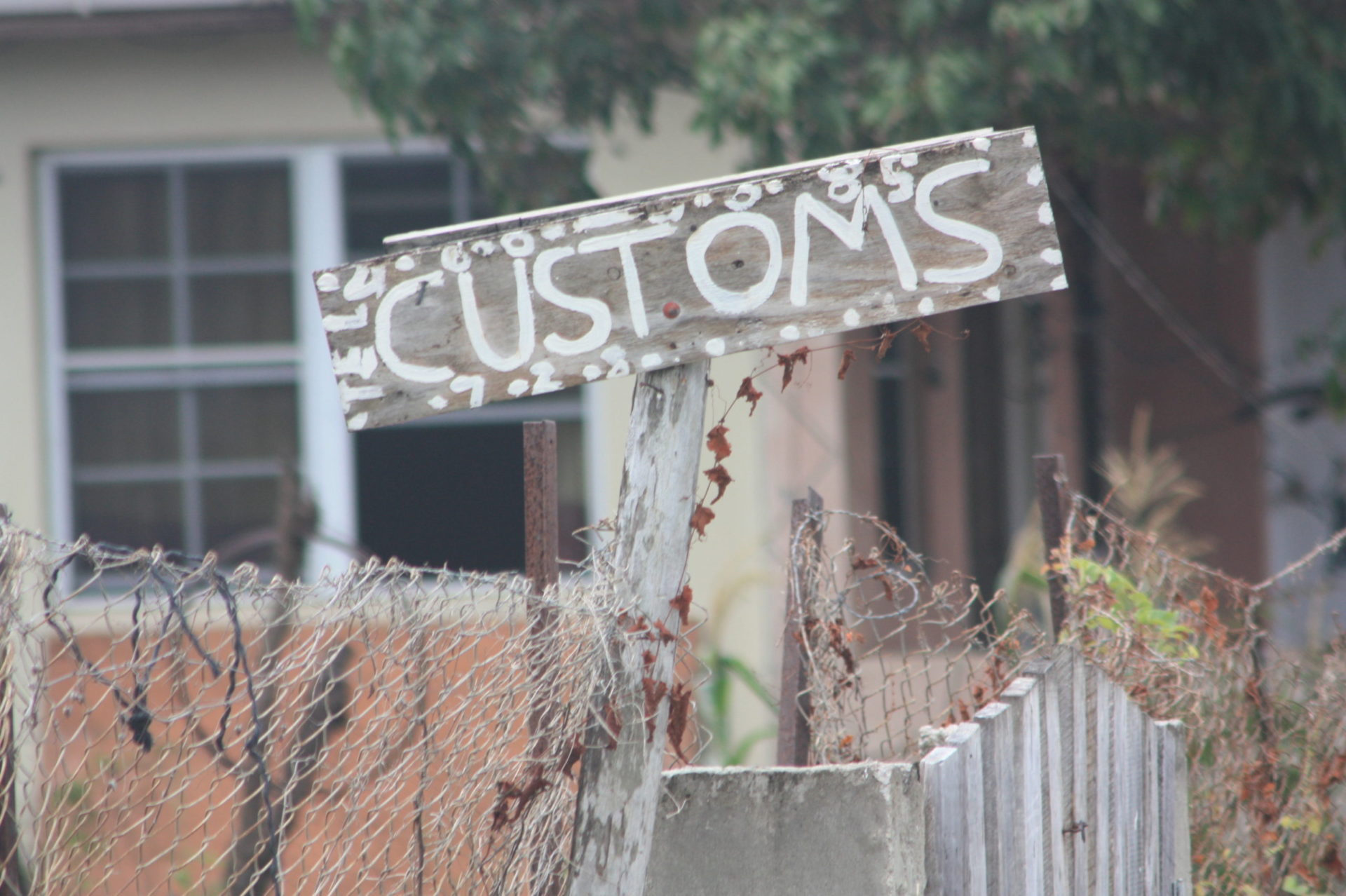 „Customs & Immigration” na Karaibach – Martynika, Grenadyny, Grenada – procedury i opłaty
