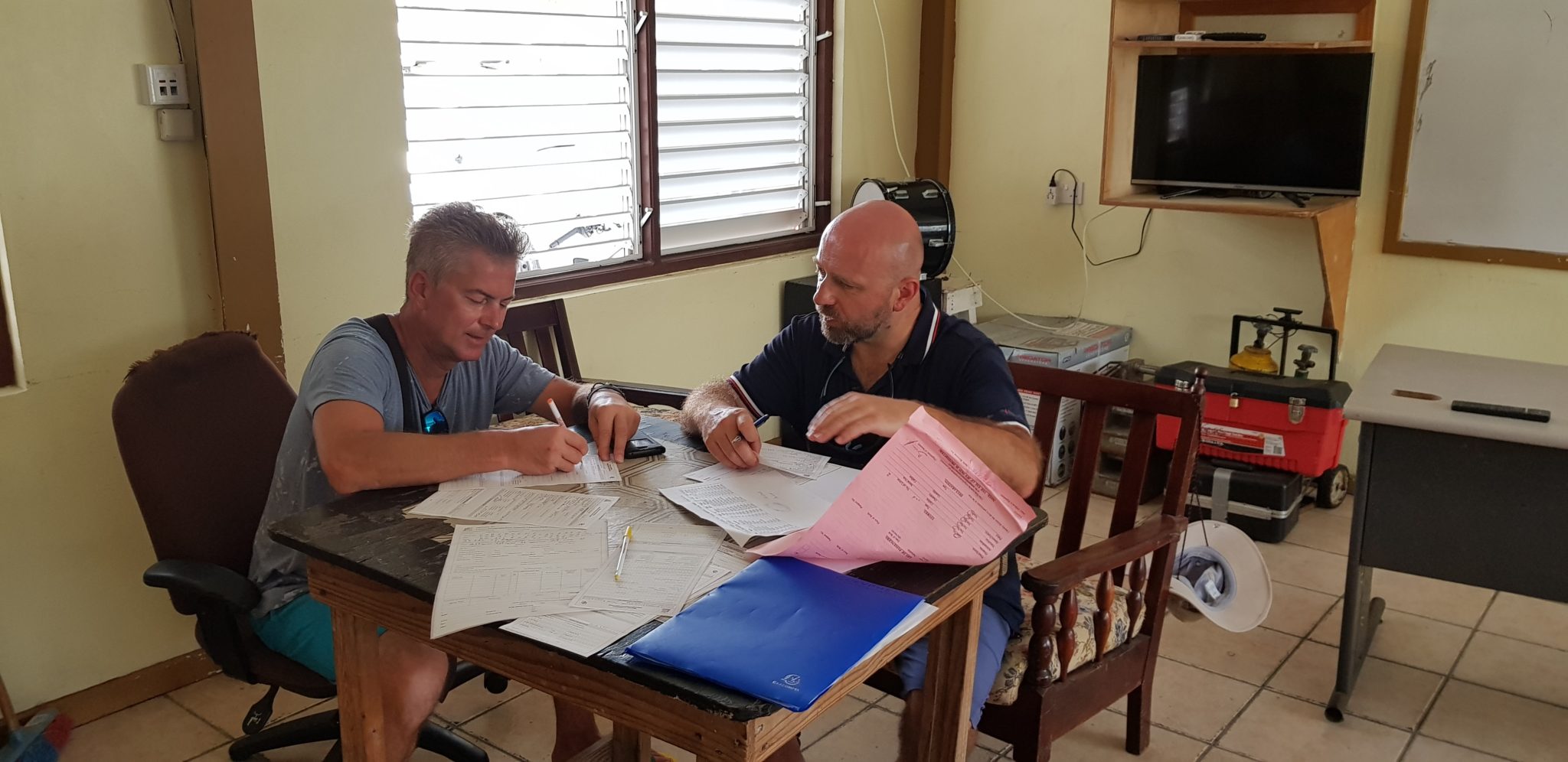 „Customs & Immigration” na Karaibach Martynika, Grenadyny, Grenada